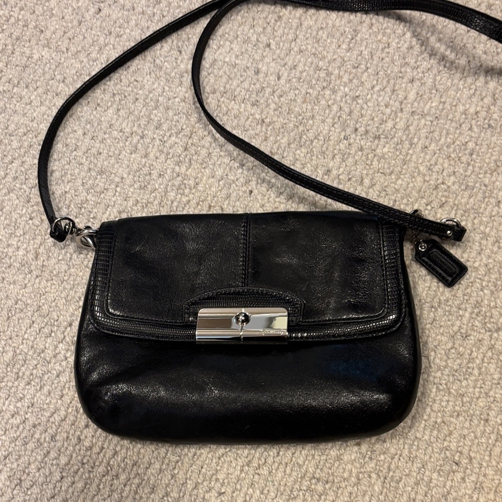 Coach Elegant Black Leather Shoulder Bag
Perfect condition